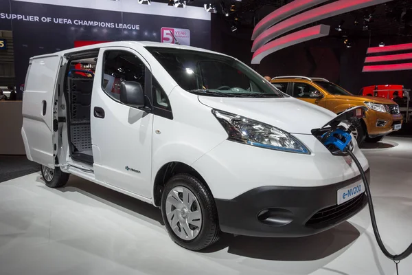 Nissan e-NV200面包车 — 图库照片