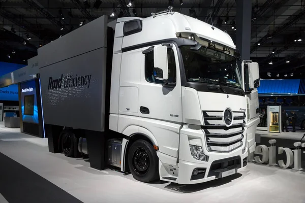 Mercedes-Benz Actros 1848 — Stockfoto