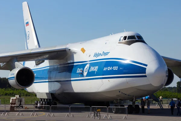 Antonov 124 avión de transporte —  Fotos de Stock