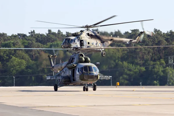 Mi-171 elicotteri in atterraggio — Foto Stock