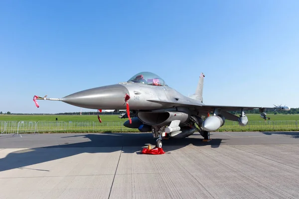 F-16 제트 전투기 — 스톡 사진