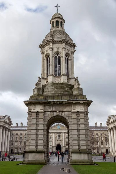 Dublinské Trinity College zvonice — Stock fotografie