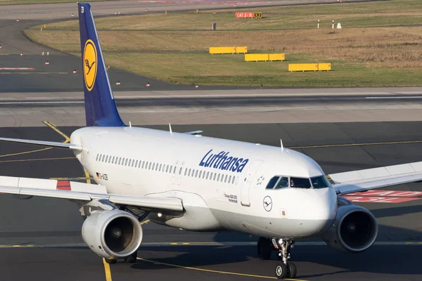 Airbus A320 Lufthansa — Stock Photo, Image