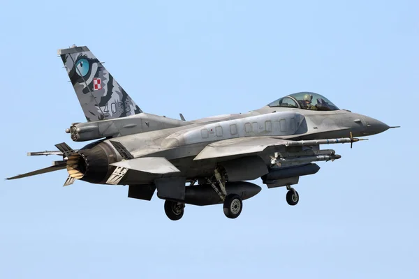 Polskie siły powietrzne myśliwca f-16 — Zdjęcie stockowe