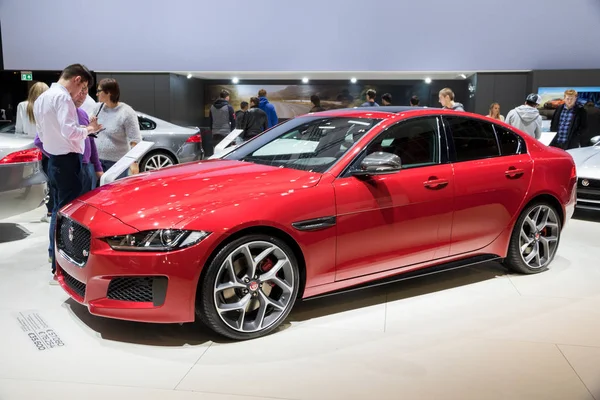 Jaguar Xe araba — Stok fotoğraf