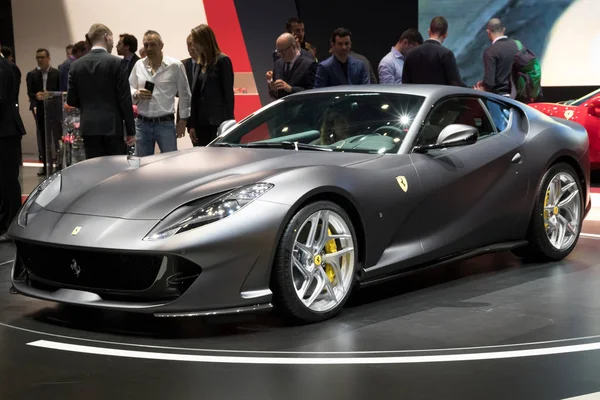 Nowe Ferrari 812 Superszybki samochód sportowy — Zdjęcie stockowe