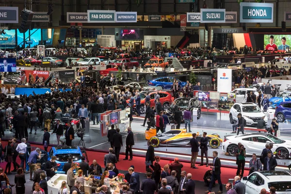 Geneva Motor Show visitors — Stock Photo, Image