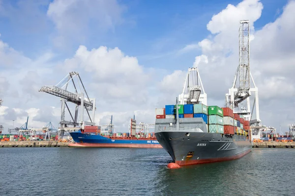 Transporte marítimo de contenedores — Foto de Stock