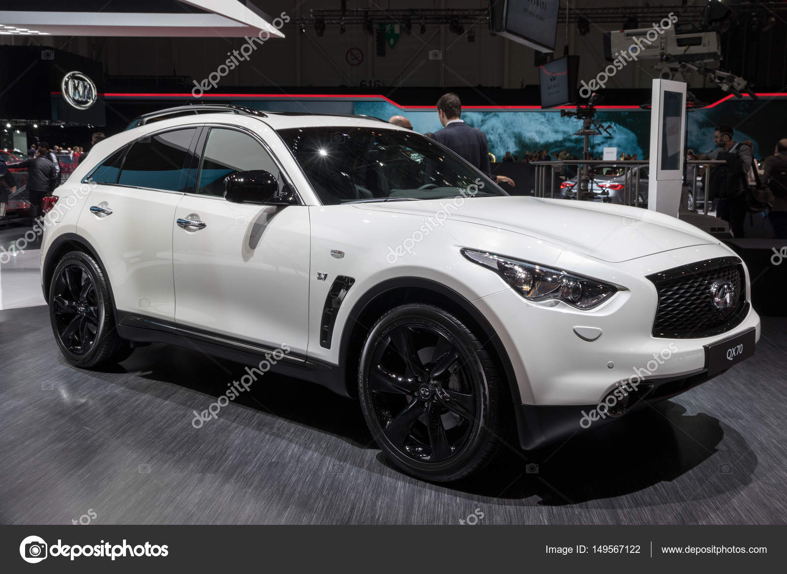 17 Infiniti Qx70 Crossover Suv Car Stock Editorial Photo C Foto Vdw