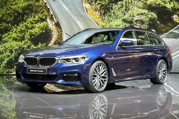 Νέα 2017 Bmw 5 Series Touring — Φωτογραφία Αρχείου