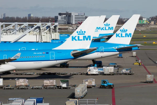 Schiphol airport KLM aircraft — Stock Photo, Image