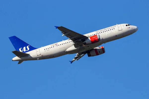 SAS Scandinavian Airlines Boeing 737NG Aviones —  Fotos de Stock