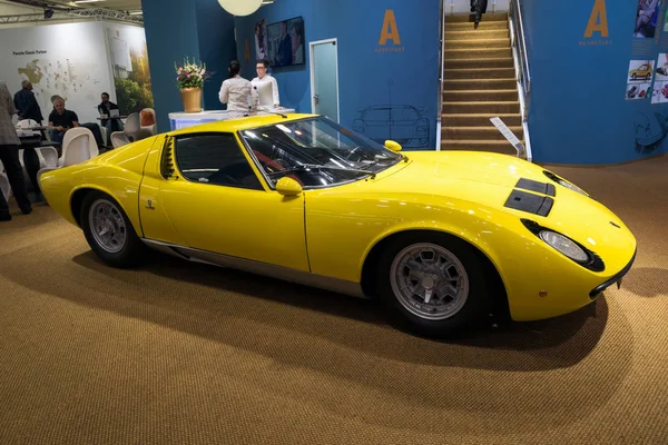 1967 Lamborghini Miura P400 coche deportivo vintage — Foto de Stock