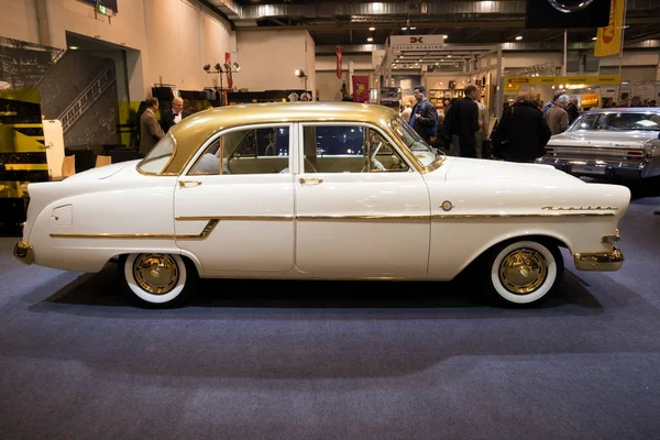 1956 Opel Kapitan coche vintage — Foto de Stock