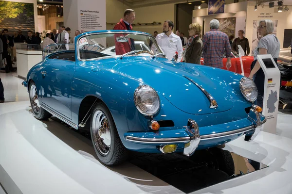 1963 Porsche 356B Carrera 2 Cabriolet carro clássico — Fotografia de Stock