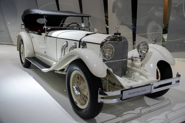 1927 Mercedes Benz türü S W06 eski model araba — Stok fotoğraf