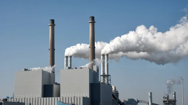 Emission von Kohlekraftwerken — Stockfoto
