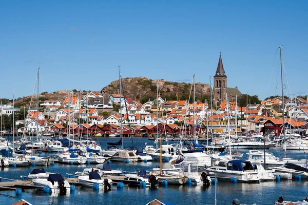Blick Vom Yachthafen Auf Das Schwedische Touristendorf Fjallbacka Der Westküste — Stockfoto