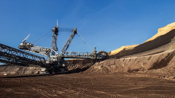 Hink-hjulgrävare gruvdrift. — Stockfoto