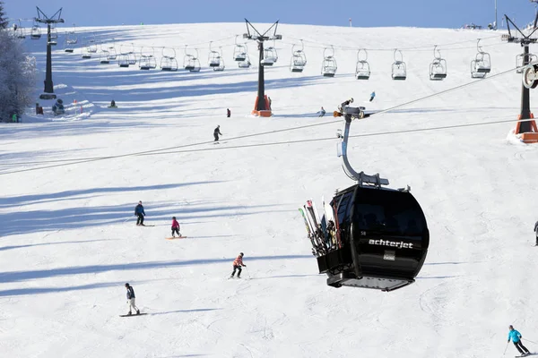 Pista de esquí ascensor alpes — Foto de Stock