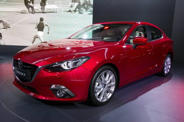 Mazda3 coche rojo —  Fotos de Stock