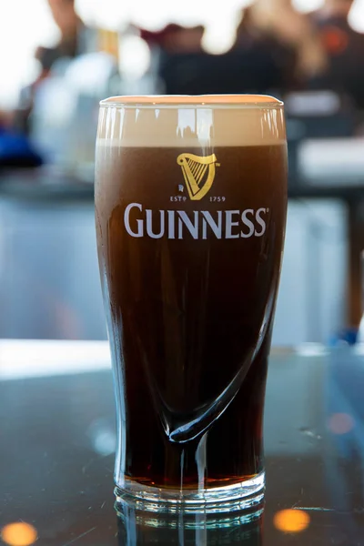 Pint de cerveja irlandesa Guinness — Fotografia de Stock
