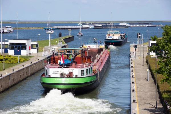 Шлюзы водного пути Голландия — стоковое фото