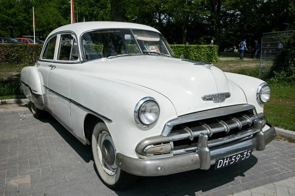 Классический автомобиль Chevrolet Styleline Deluxe 1952 — стоковое фото