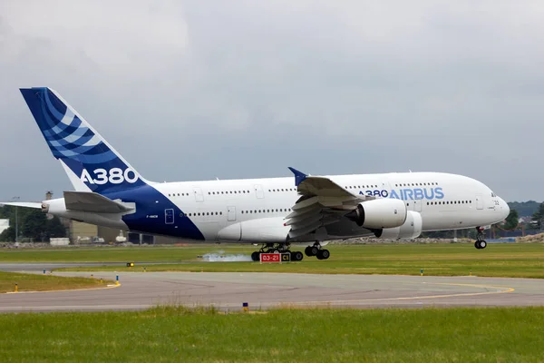 エアバス A380 の航空機着陸 — ストック写真
