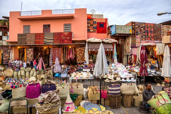 Marrakech Marruecos Zocos turísticos souvenir vendedores — Foto de Stock
