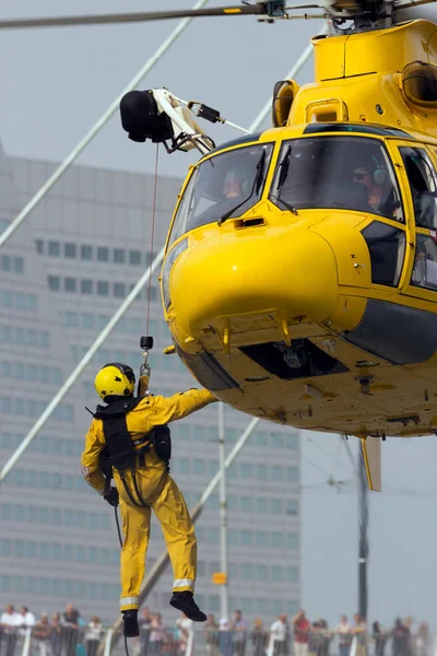 Rescue helicopter in action — Stock Photo, Image