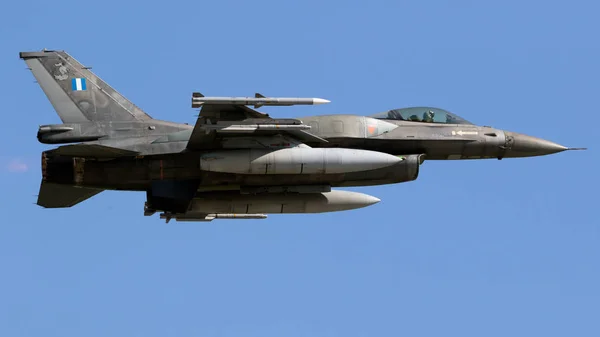 F-16 savaş uçağı — Stok fotoğraf