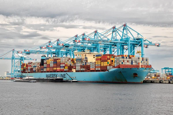 Transport maritime de conteneurs Maersk navire — Photo