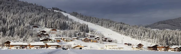 Vinter sport skidor pisten — Stockfoto