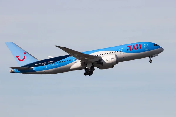 TUI Airlines Boeing 787 Dreamliner plane — Stock Photo, Image