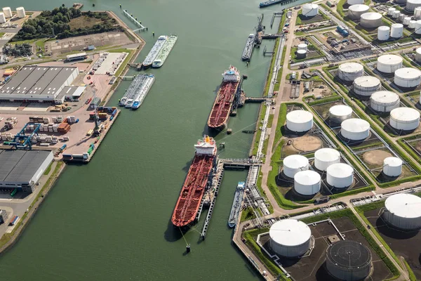 Швартовочный порт нефтяных танкеров — стоковое фото