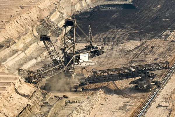 Wiel mijnbouw graafmachine open pit mine — Stockfoto