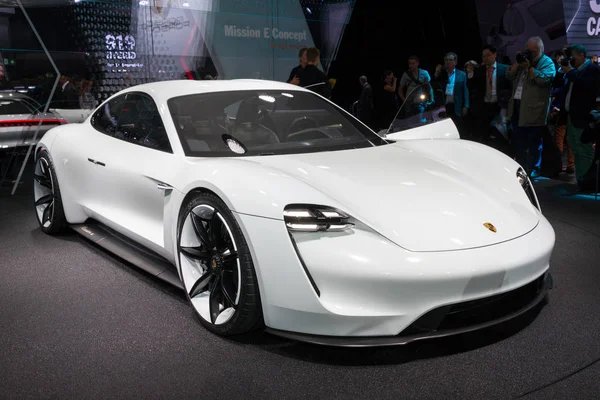 Porsche Mission E coche deportivo eléctrico — Foto de Stock