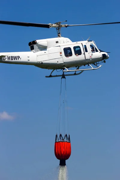 Ahlen Německo Června 2016 Bell 212 Vrtulník Kbelík Vody Použité — Stock fotografie