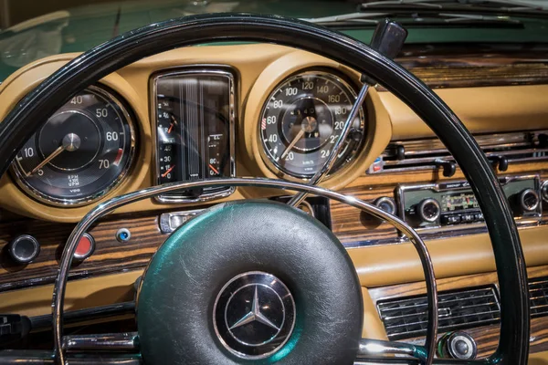 Эссен Германия Апреля 2017 Года Винтажный Mercedes Benz Coupe Interior — стоковое фото