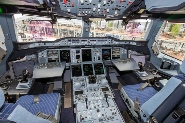 Airbus A380 cockpit — Stock Photo, Image