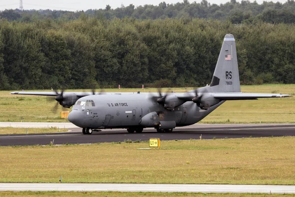 Amerika Birleşik Devletleri Hava Kuvvetleri Lockheed C-130 Hercules nakliye uçağı — Stok fotoğraf