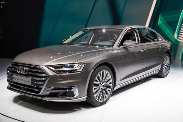 2018 Audi A8 L Quattro luxury car — Stock Photo, Image