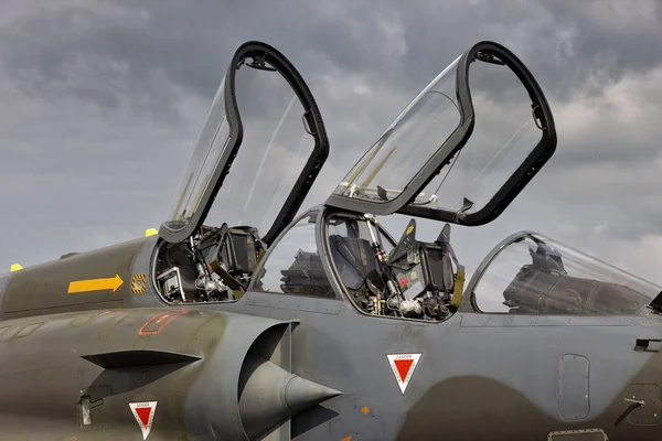 Caça militar avião a jato cockpit assento duplo — Fotografia de Stock