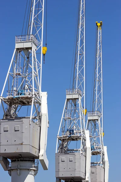 Poort verzending vracht kranen — Stockfoto