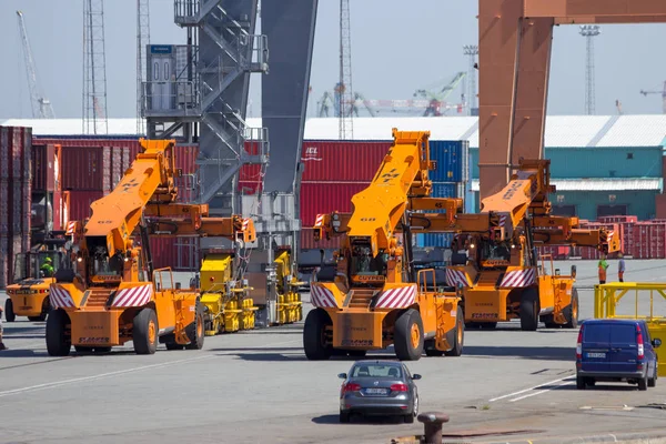 Nå staplare i Antwerpens hamn — Stockfoto
