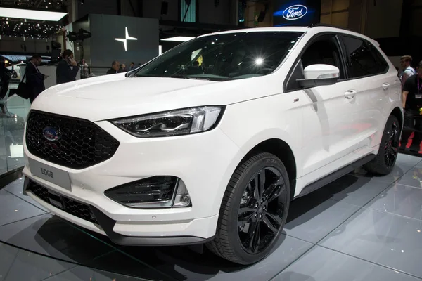 Внедорожник Ford Edge 2018 — стоковое фото