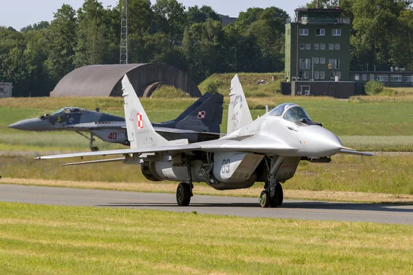 Польська ВПС міг-29 опори винищувачів — стокове фото