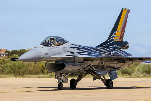 ЗАРАГОЗА, Испания - 20 мая 2016 года: Бельгийский истребитель F-16 F-16 — стоковое фото