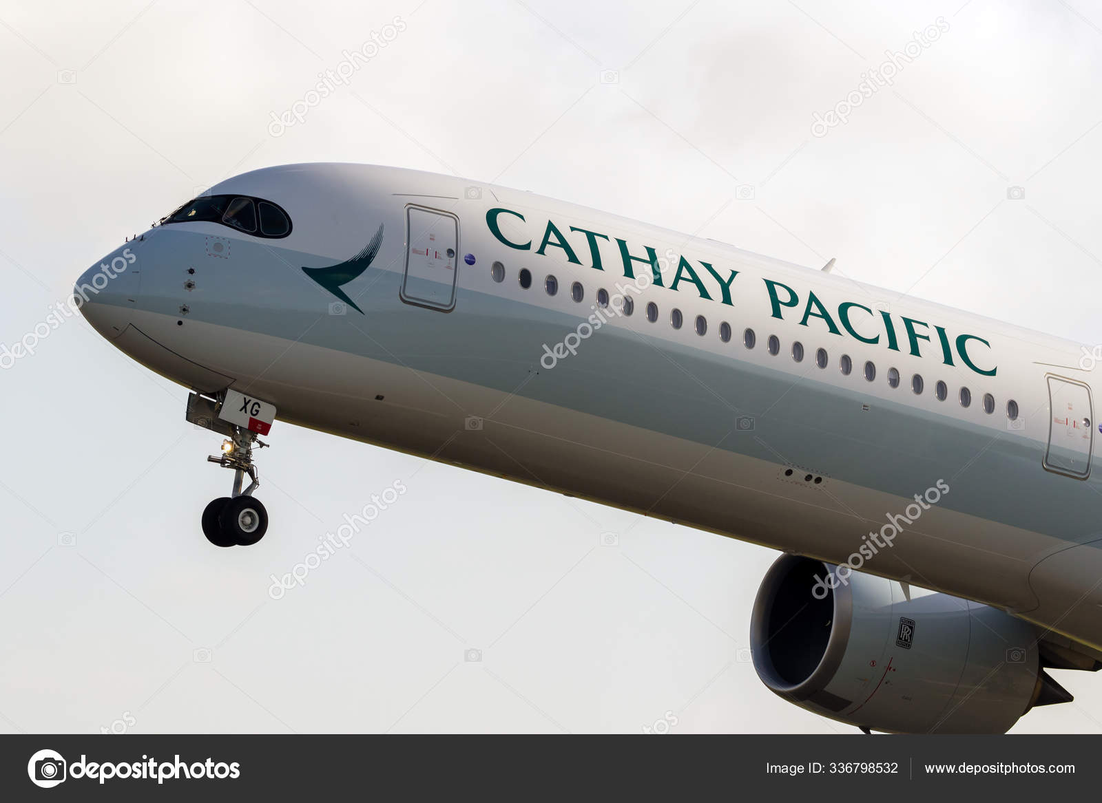 国泰航空A350客机—— 库存社论照片© VanderWolf Images #336798532